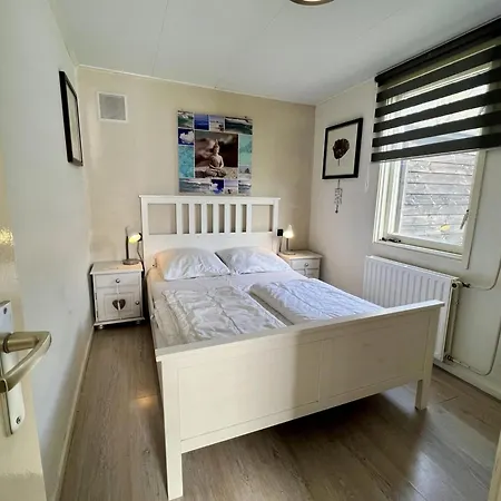 For 4 People Holiday home Sint Maartensvlotbrug