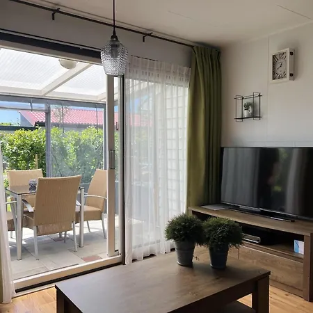 Comfortable For 4 People Ferienhaus *