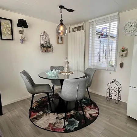 Дом отдыха Comfortable For 4 People Sint Maartensvlotbrug