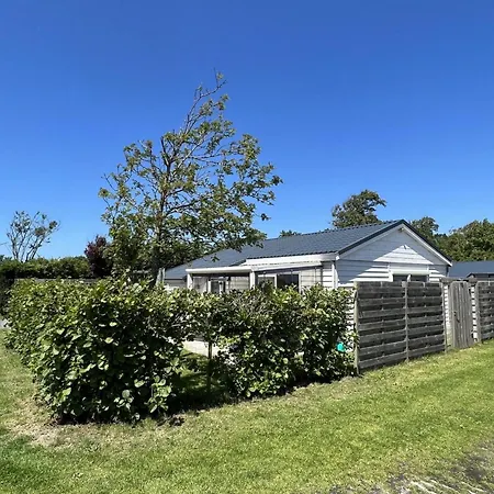 Comfortable For 4 People Hébergement de vacances Sint Maartensvlotbrug